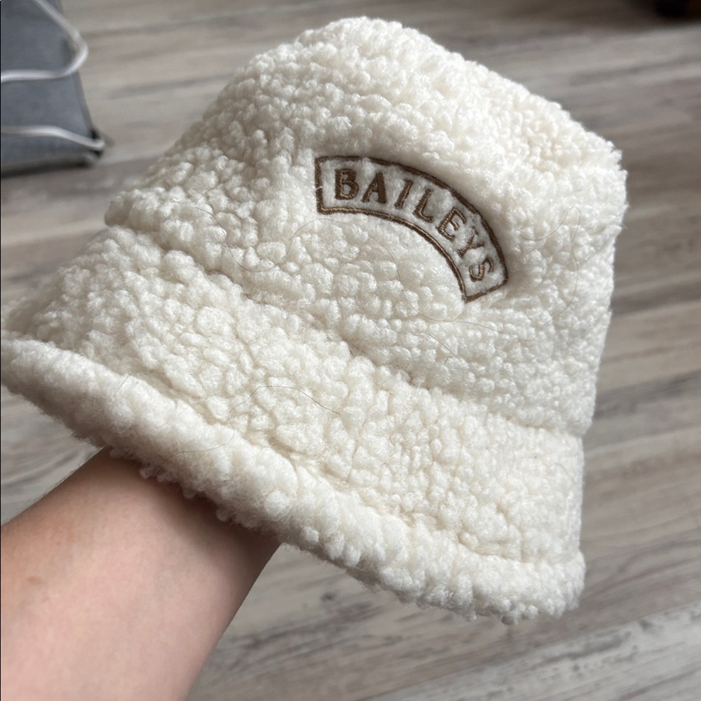 BAILEYS  hat new